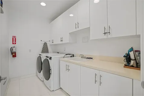347 Oak Street Hollywood FL 33019