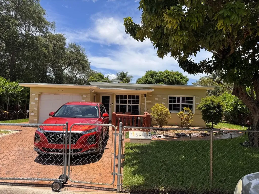 2547 Thomas Street Hollywood FL 33020