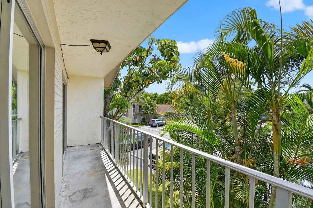 2236 Nova Village Drive Davie FL 33317