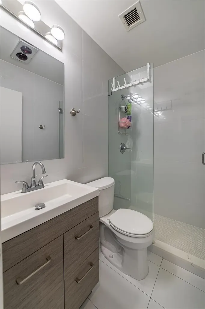 2100 NE 38th Street Lighthouse Point FL 33064