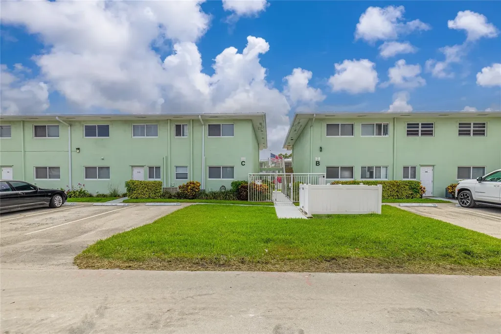 2100 NE 38th Street Lighthouse Point FL 33064