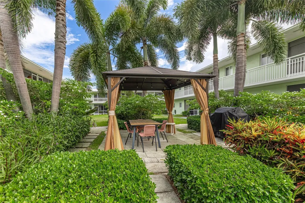 2100 NE 38th Street Lighthouse Point FL 33064