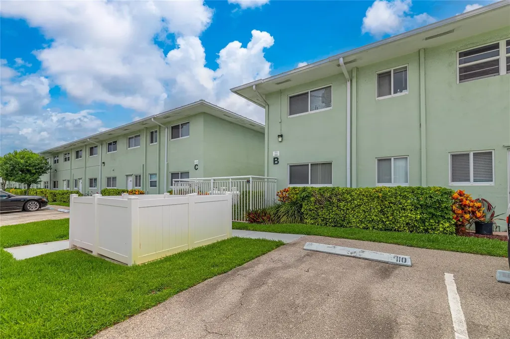 2100 NE 38th Street Lighthouse Point FL 33064