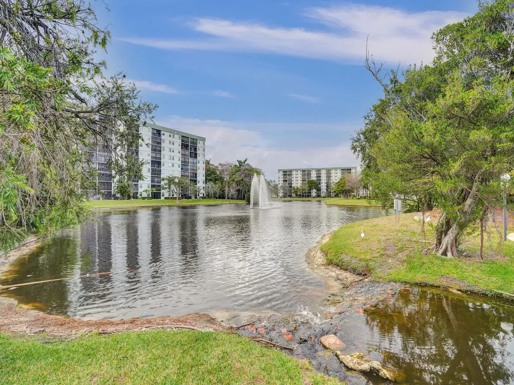 2208 S Cypress Bend Drive Pompano Beach FL 33069