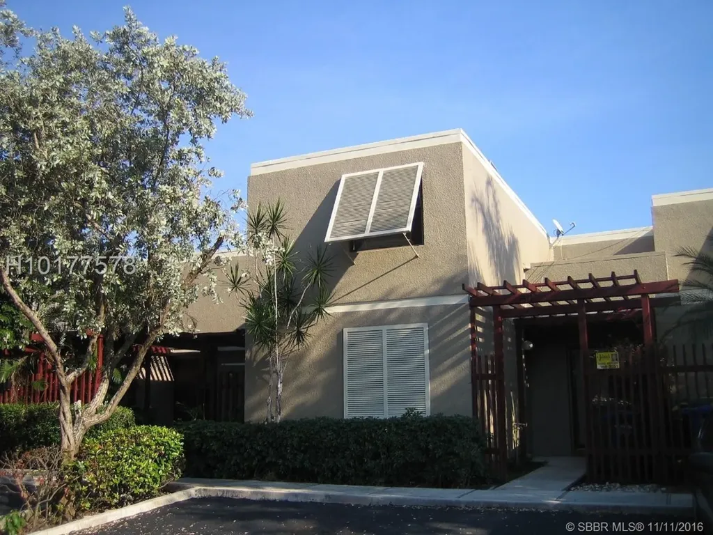 1611 W Fairway Road Pembroke Pines FL 33026