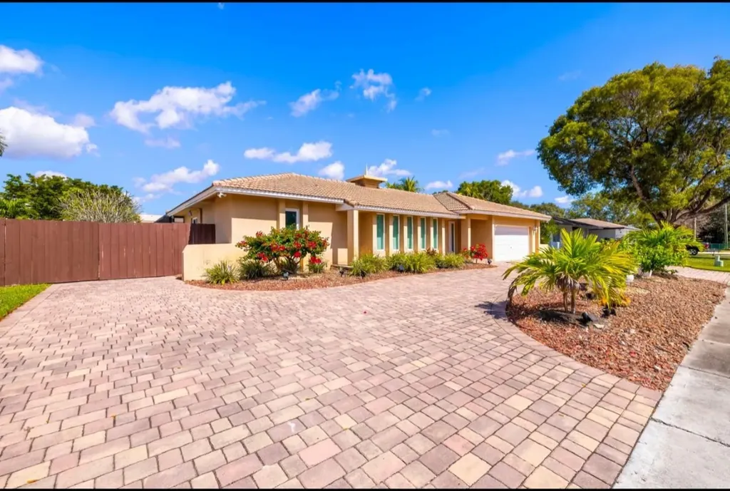5921 SW 17th Court Plantation FL 33317