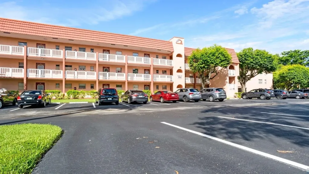 9581 Sunrise Lakes Boulevard Sunrise FL 33322