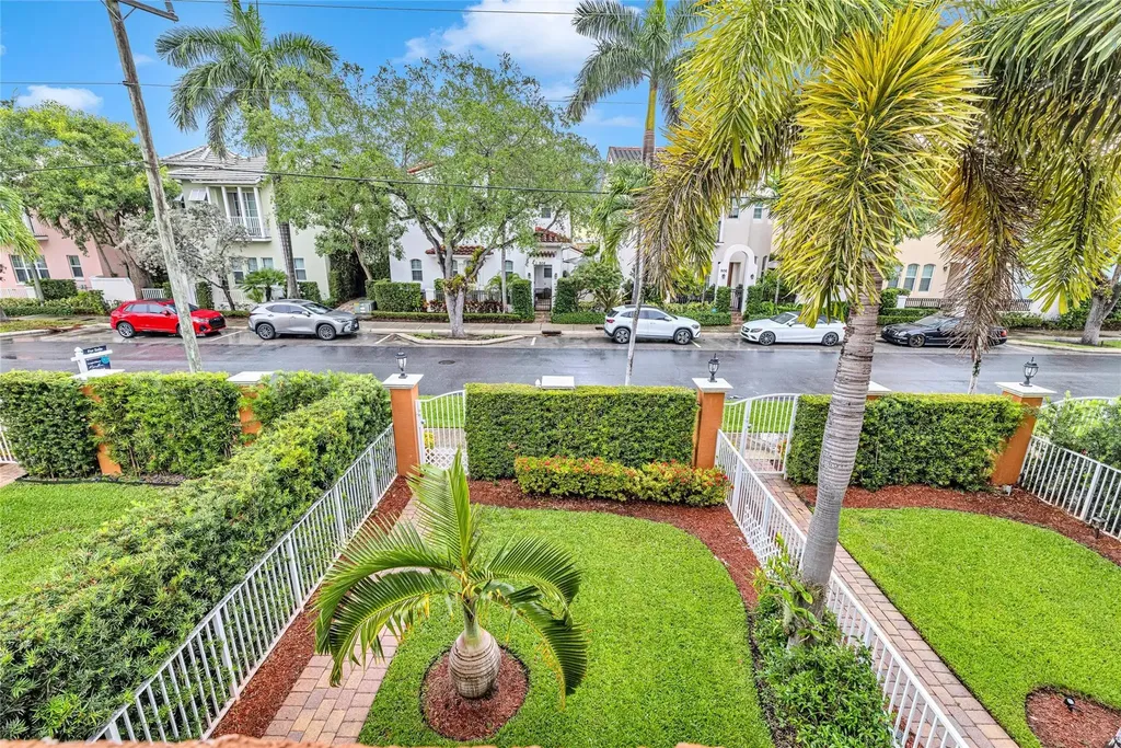 913 NE 17th Way Fort Lauderdale FL 33304