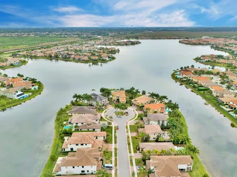 10250 Peninsula Place Parkland FL 33076