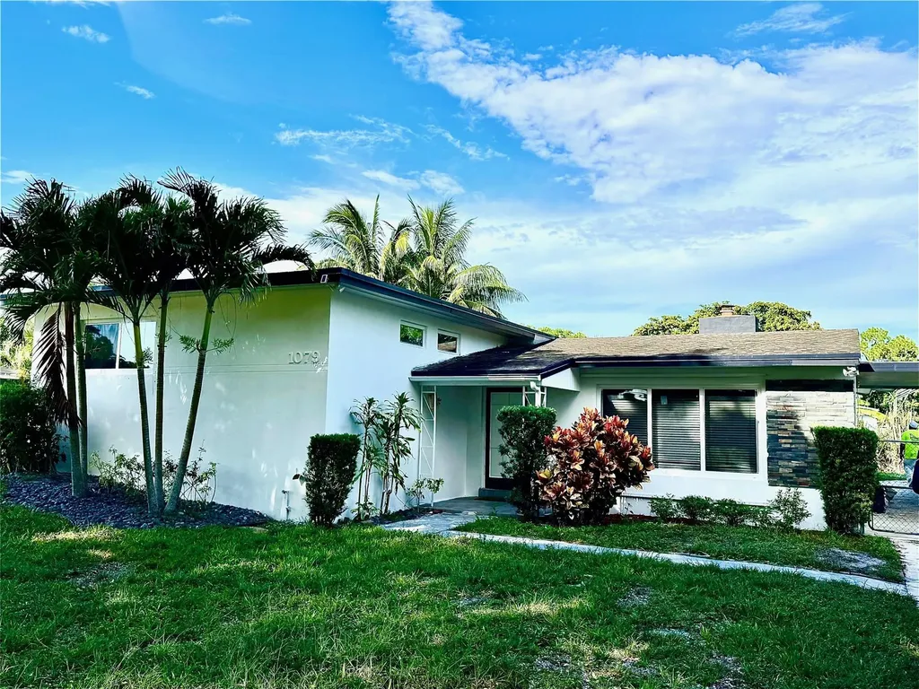 1079 W Country Club Circle Plantation FL 33317