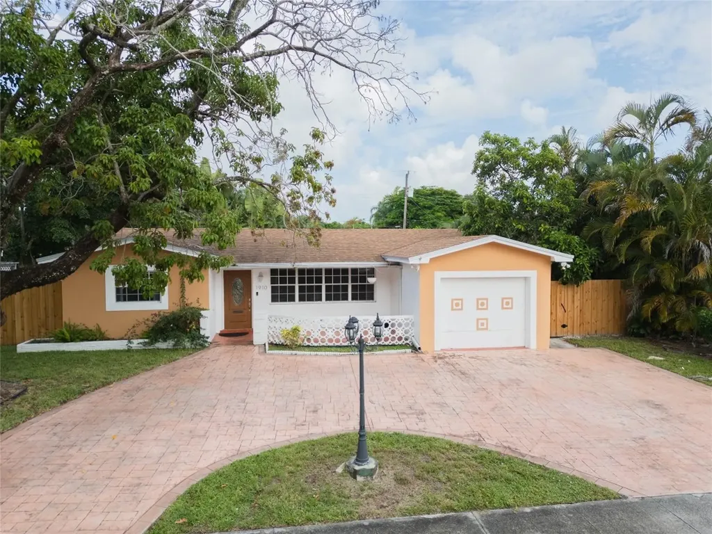 1910 N 35th Avenue Hollywood FL 33021
