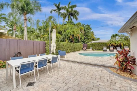 1245 NE 17th Way Fort Lauderdale FL 33304