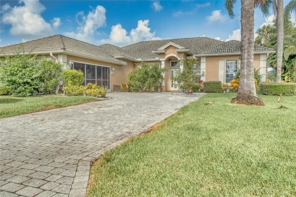 422 NW Dover Court Port St Lucie FL 34983