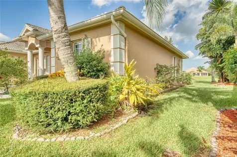 422 NW Dover Court Port St Lucie FL 34983