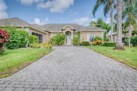 422 NW Dover Court Port St Lucie FL 34983