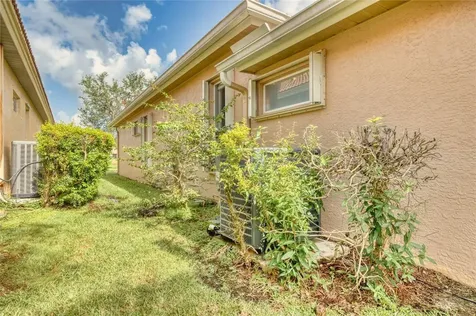 422 NW Dover Court Port St Lucie FL 34983