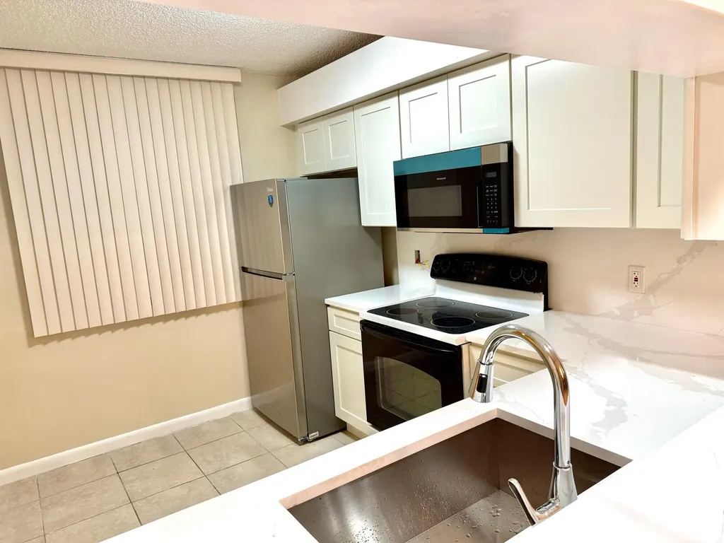 1502 Whitehall Drive Davie FL 33324
