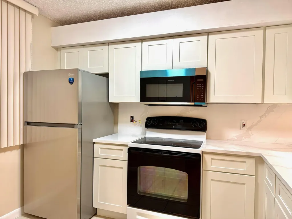1502 Whitehall Drive Davie FL 33324