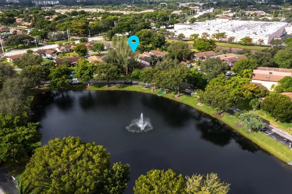 2259 Nova Village Drive Davie FL 33317