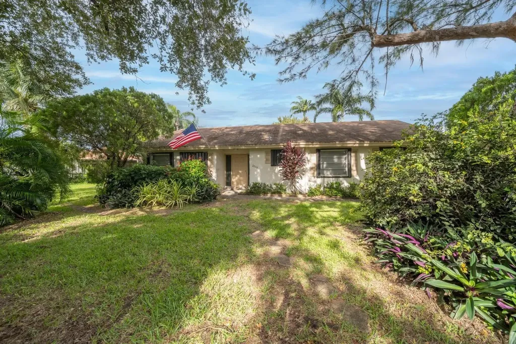 2259 Nova Village Drive Davie FL 33317