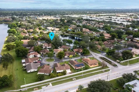 2259 Nova Village Drive Davie FL 33317