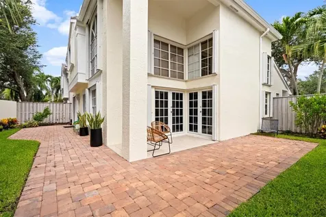 8 Governors Court Palm Beach Gardens FL 33418