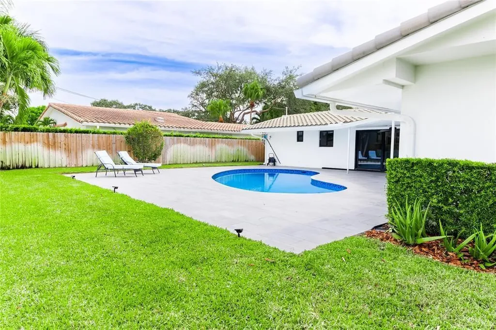 737 SW 7th Street Boca Raton FL 33486