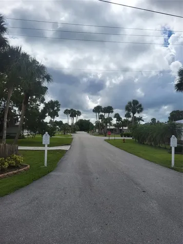 803 & 805 & 805 Big Branch Lane Moore Haven FL 33471