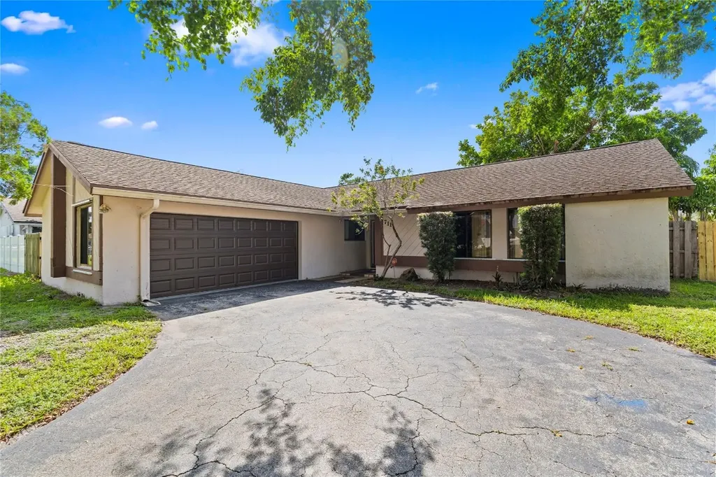 711 SW 95th Terrace Pembroke Pines FL 33025