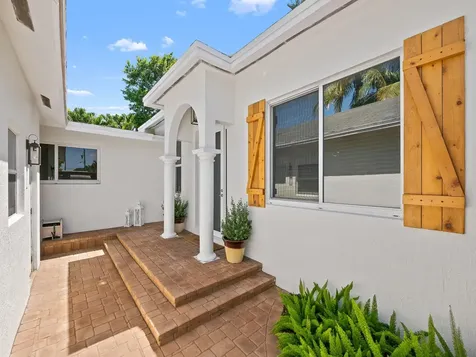 812 NW 26th Street Wilton Manors FL 33311
