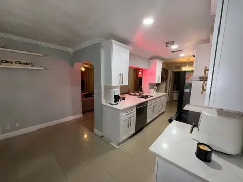 6704 Inwood North Lauderdale FL 33068