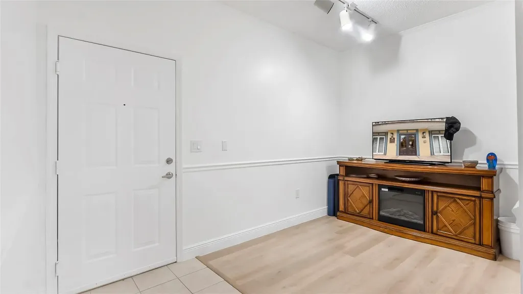 533 NE 3rd Avenue Fort Lauderdale FL 33301