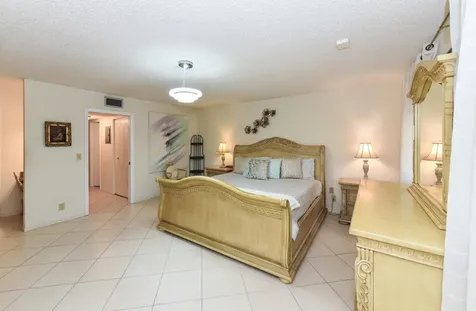 1382 High Point Way Delray Beach FL 33445