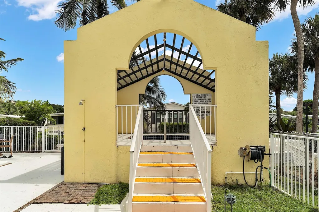 809 Putter Place Pompano Beach FL 33069