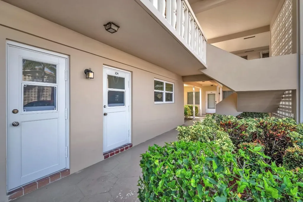 2131 NE 42nd Court Lighthouse Point FL 33064