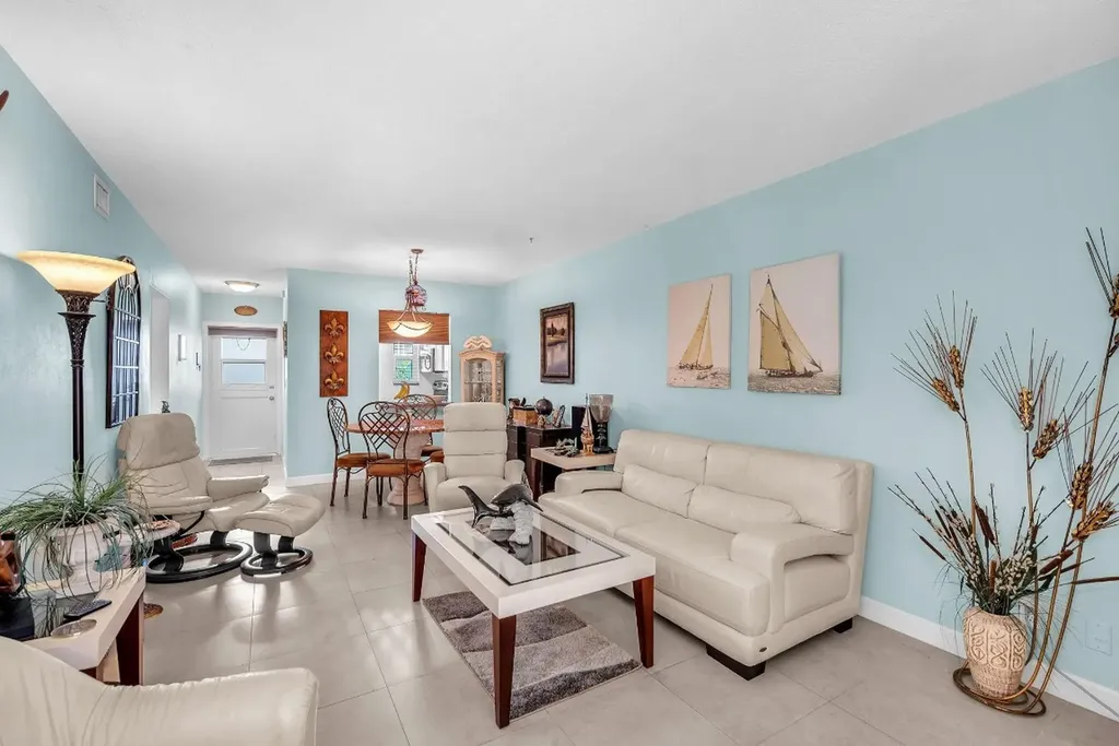 2131 NE 42nd Court Lighthouse Point FL 33064