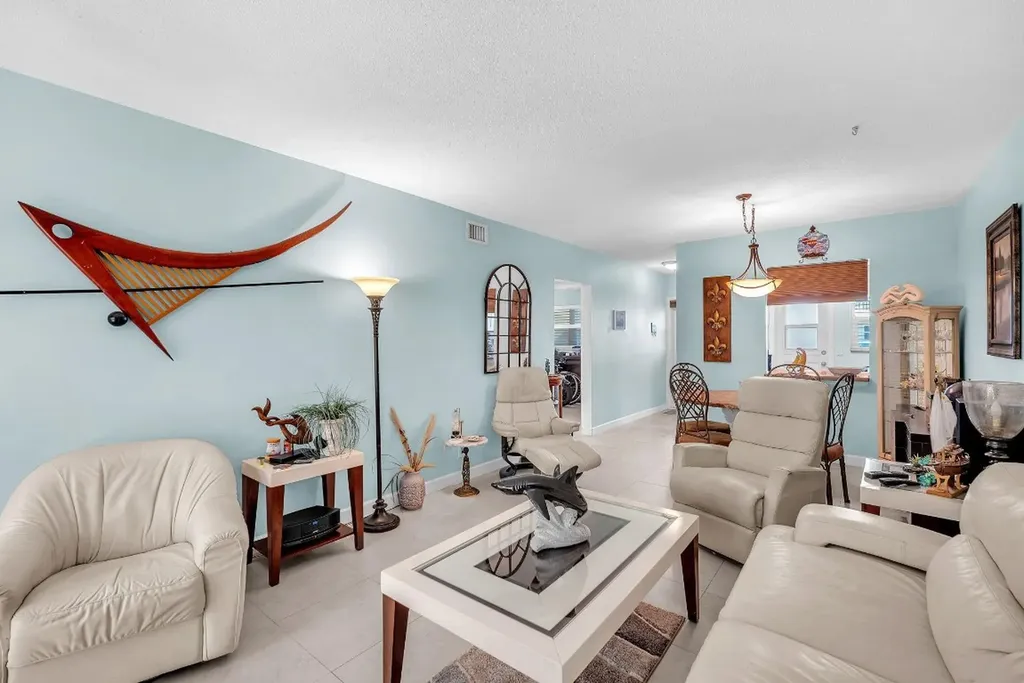 2131 NE 42nd Court Lighthouse Point FL 33064