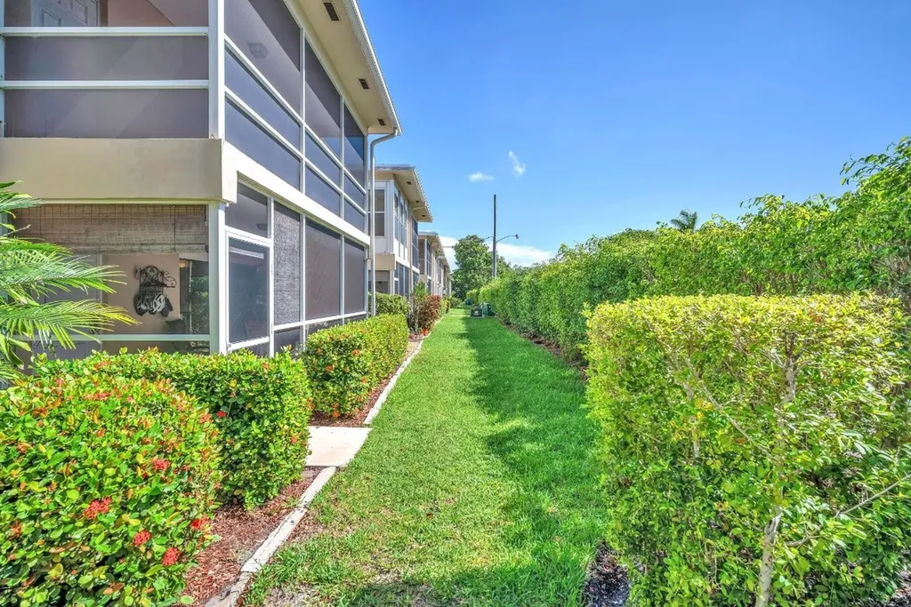 2131 NE 42nd Court Lighthouse Point FL 33064