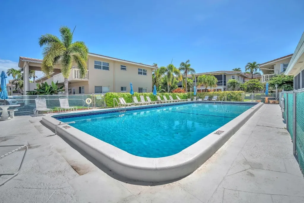 2131 NE 42nd Court Lighthouse Point FL 33064