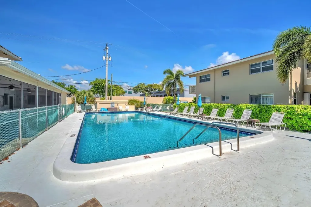 2131 NE 42nd Court Lighthouse Point FL 33064