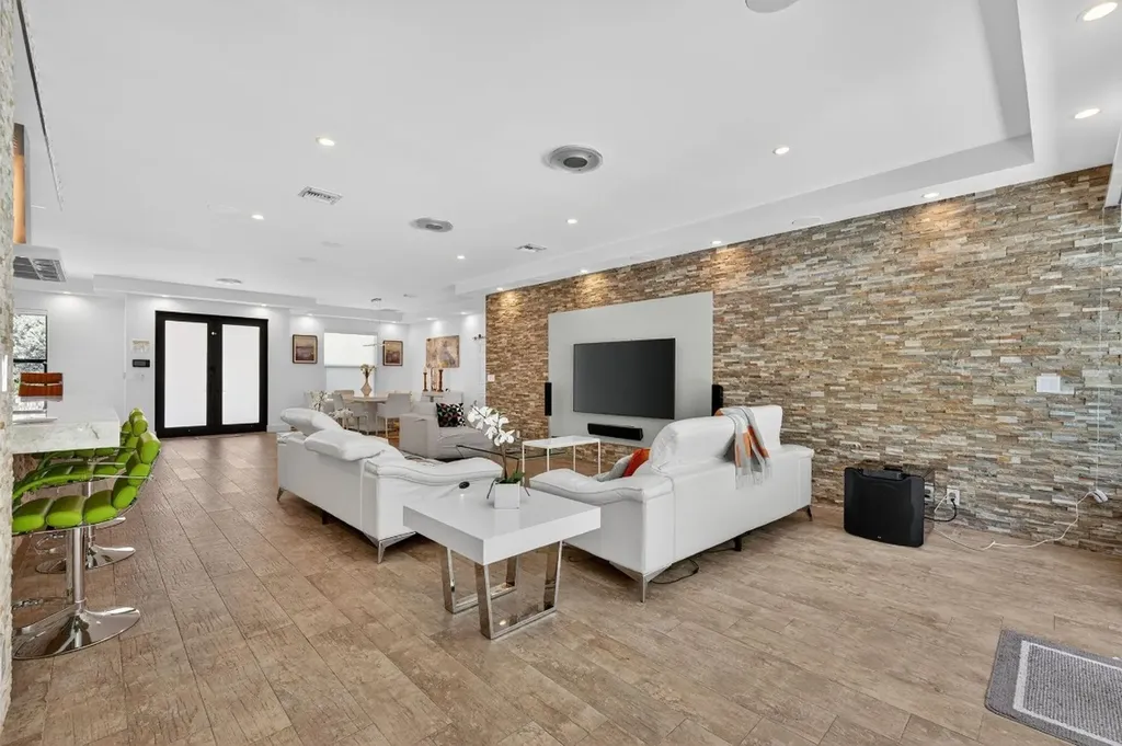 2460 NE 36th Street Fort Lauderdale FL 33308