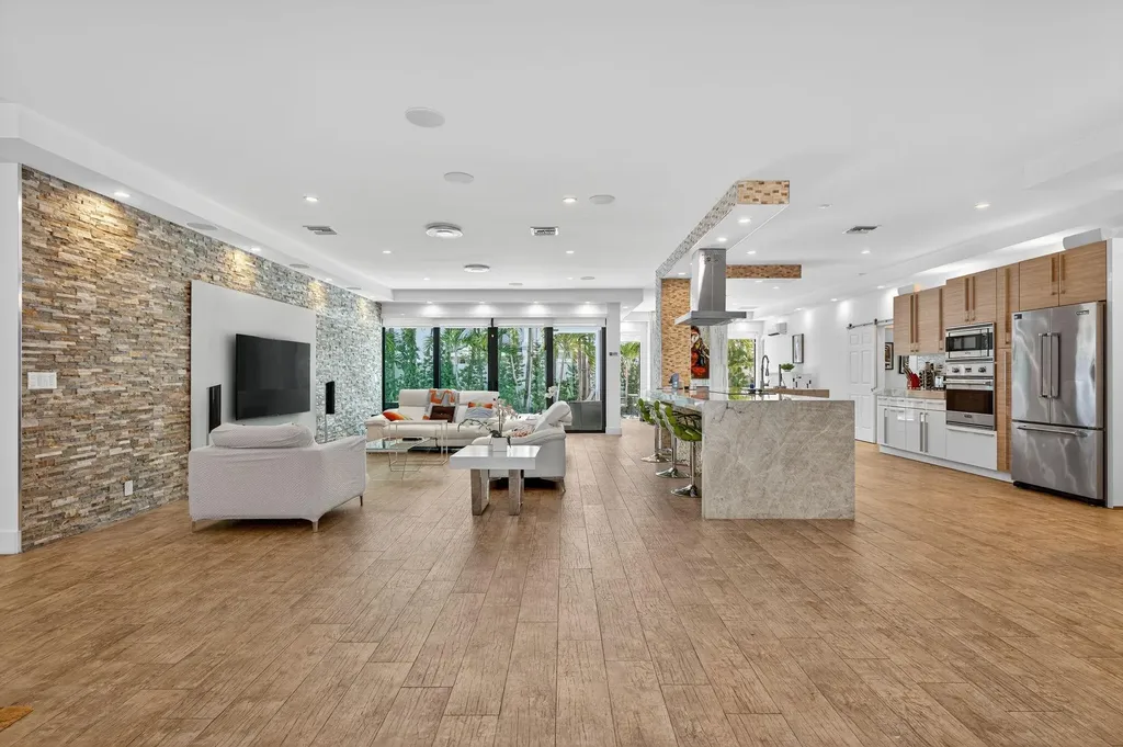 2460 NE 36th Street Fort Lauderdale FL 33308