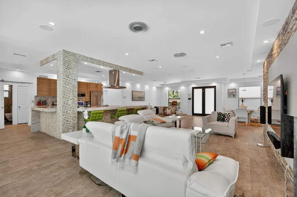 2460 NE 36th Street Fort Lauderdale FL 33308