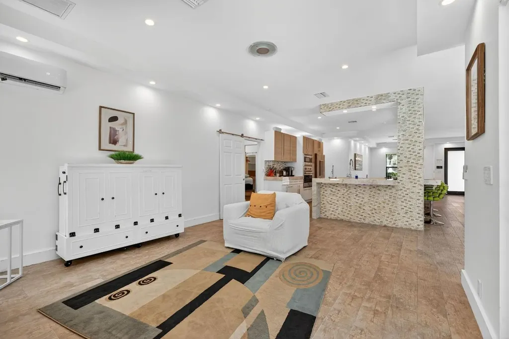 2460 NE 36th Street Fort Lauderdale FL 33308