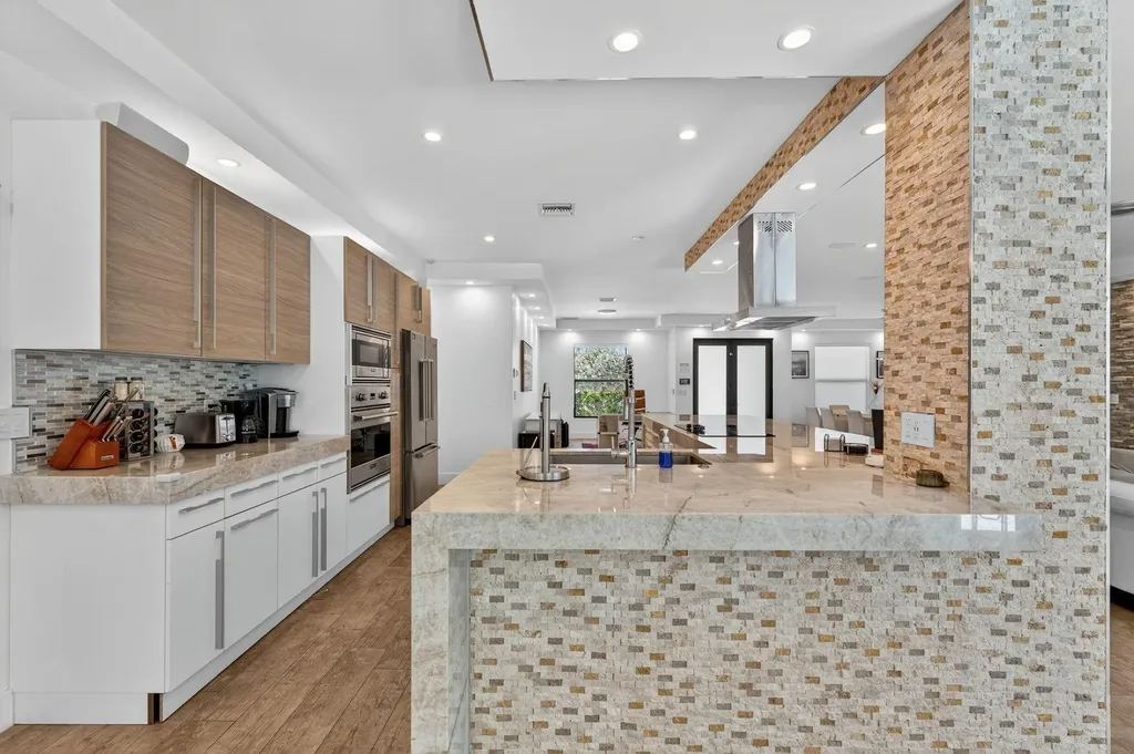 2460 NE 36th Street Fort Lauderdale FL 33308