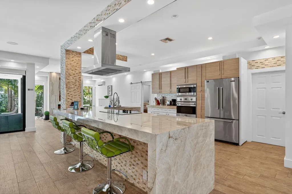 2460 NE 36th Street Fort Lauderdale FL 33308