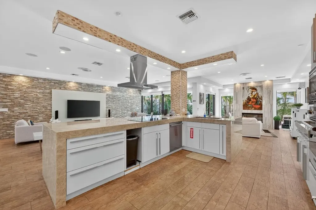 2460 NE 36th Street Fort Lauderdale FL 33308