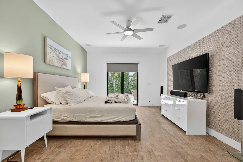 2460 NE 36th Street Fort Lauderdale FL 33308