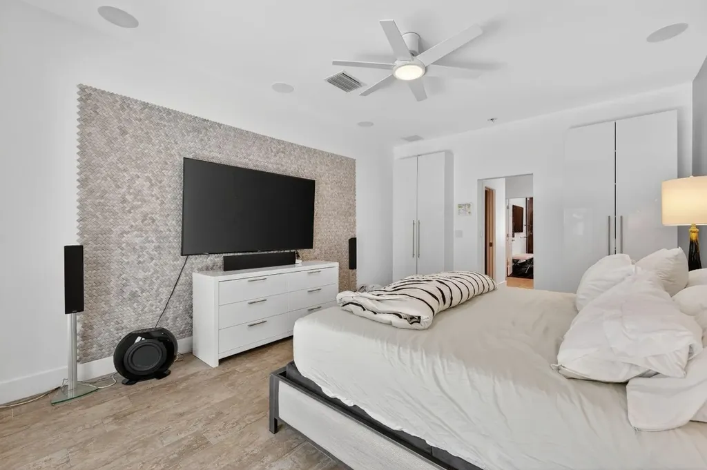 2460 NE 36th Street Fort Lauderdale FL 33308