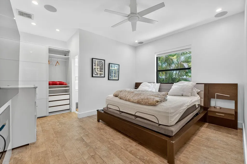 2460 NE 36th Street Fort Lauderdale FL 33308